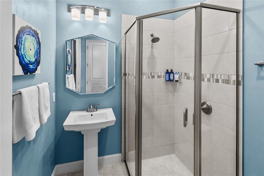 For Sale: $735,000 (5 beds, 3 baths, 2638 Square Feet)