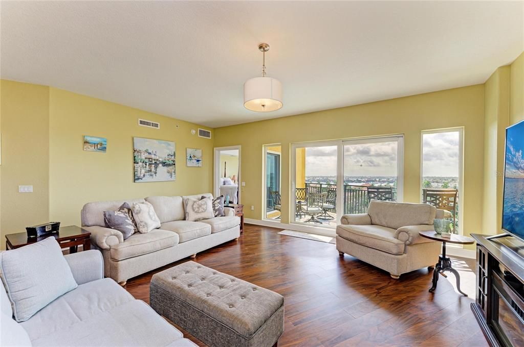 For Sale: $420,000 (3 beds, 2 baths, 2106 Square Feet)