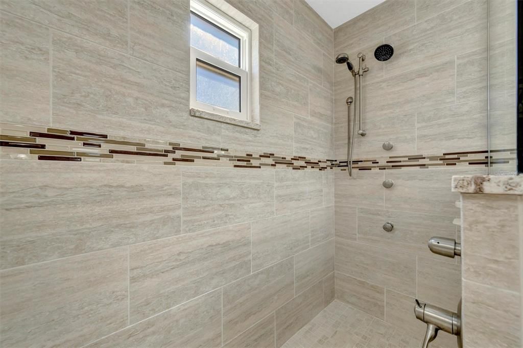 待售: $995,000 (3 贝兹, 3 浴室, 2433 平方英尺)