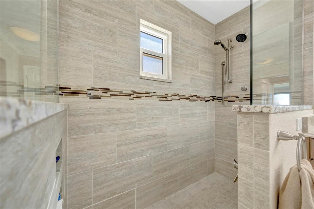 待售: $995,000 (3 贝兹, 3 浴室, 2433 平方英尺)