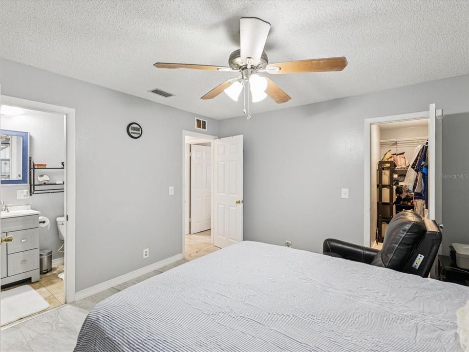 На продажу: $365,000 (2 спален, 1 ванн, 2158 Квадратных фут)