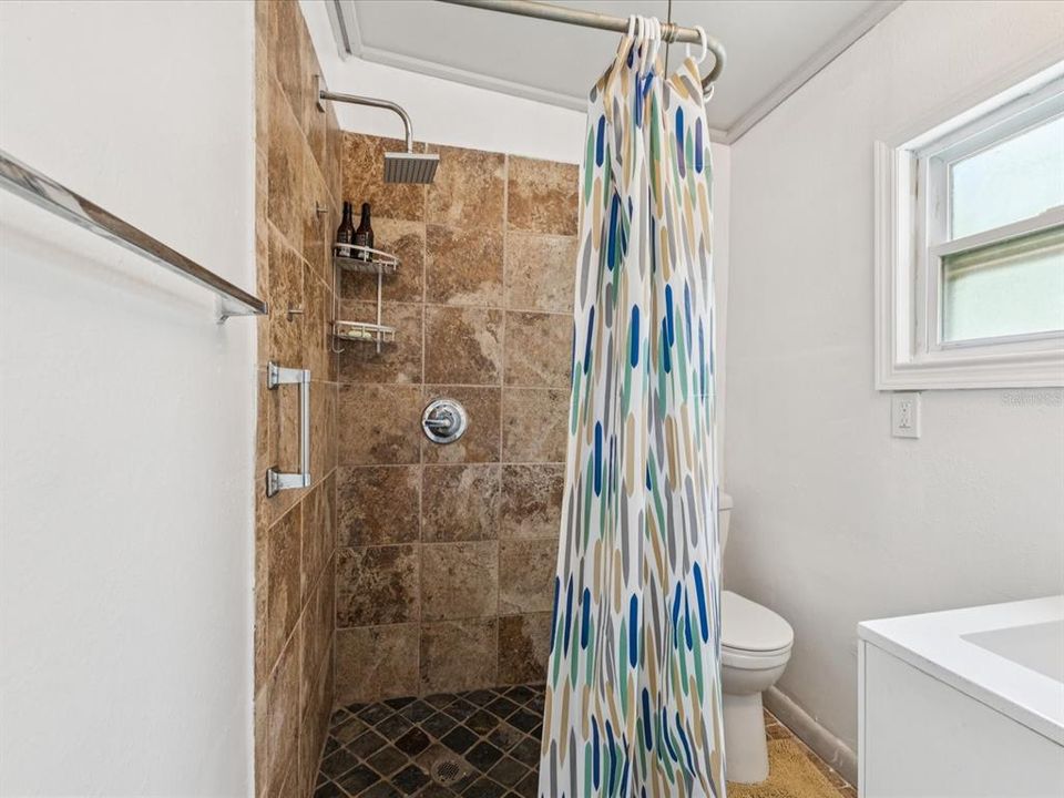 На продажу: $365,000 (2 спален, 1 ванн, 2158 Квадратных фут)