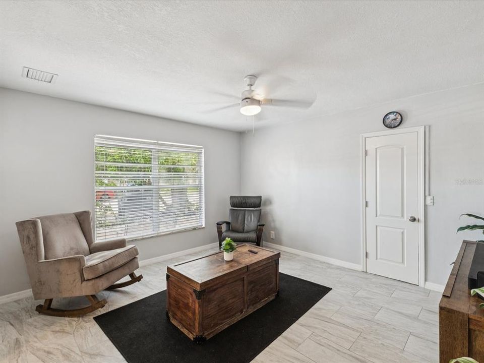 На продажу: $365,000 (2 спален, 1 ванн, 2158 Квадратных фут)