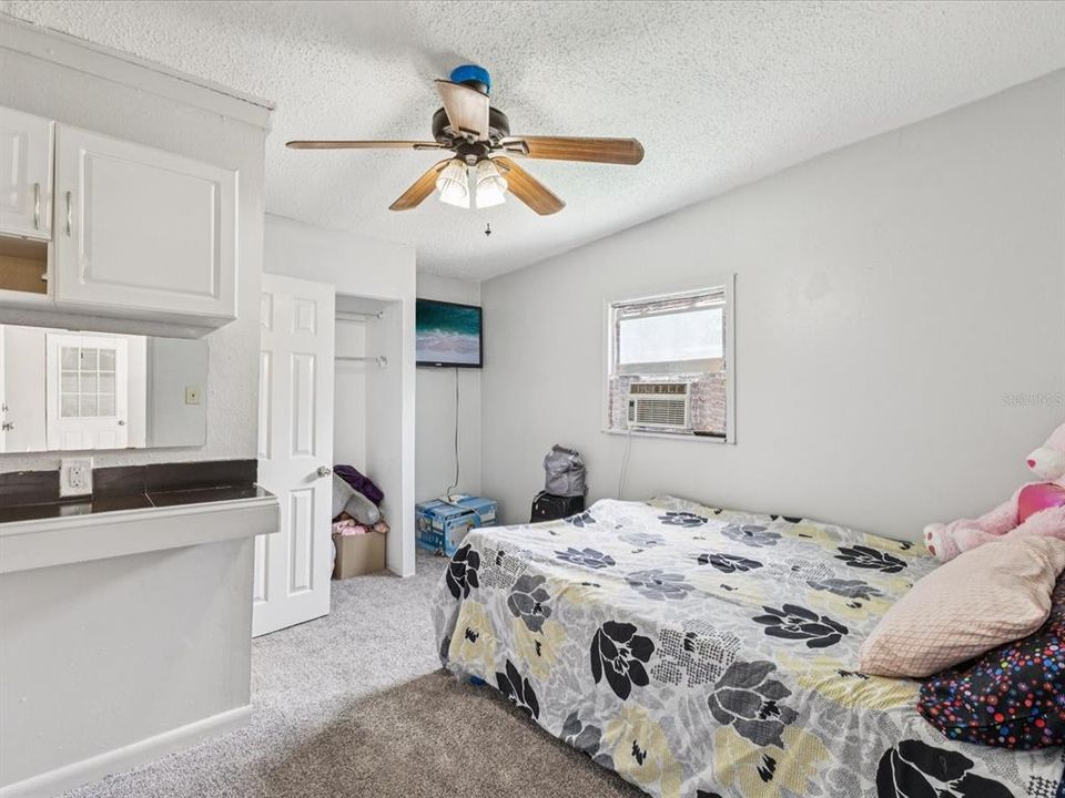 На продажу: $365,000 (2 спален, 1 ванн, 2158 Квадратных фут)