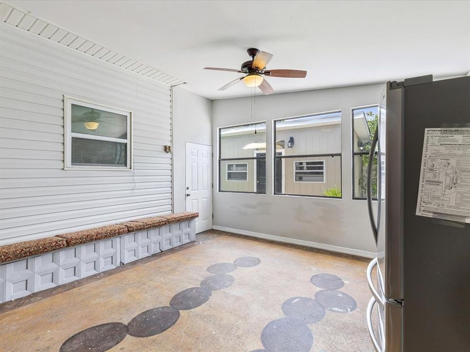 На продажу: $365,000 (2 спален, 1 ванн, 2158 Квадратных фут)