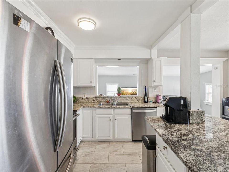 На продажу: $365,000 (2 спален, 1 ванн, 2158 Квадратных фут)