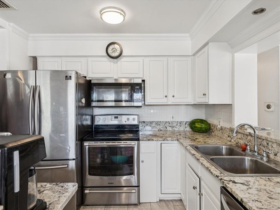 На продажу: $365,000 (2 спален, 1 ванн, 2158 Квадратных фут)