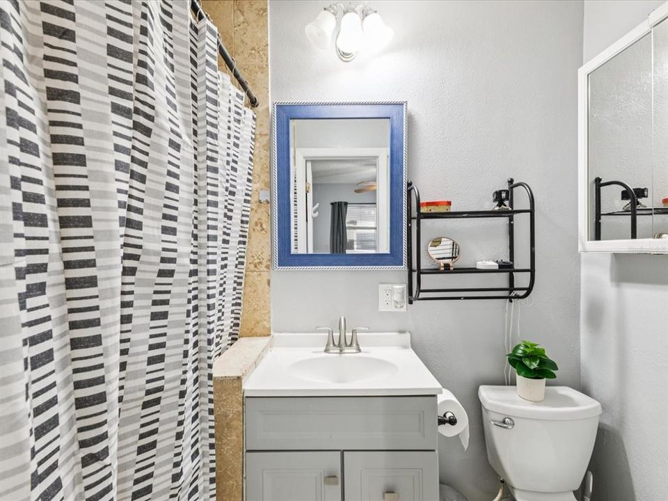 На продажу: $365,000 (2 спален, 1 ванн, 2158 Квадратных фут)