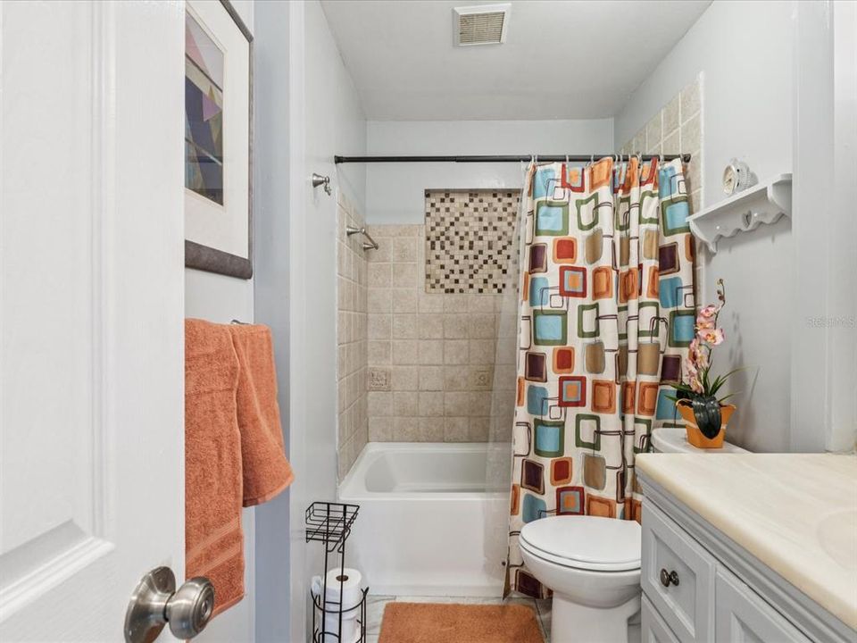 На продажу: $365,000 (2 спален, 1 ванн, 2158 Квадратных фут)