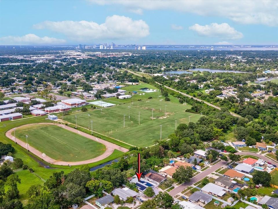 На продажу: $365,000 (2 спален, 1 ванн, 2158 Квадратных фут)