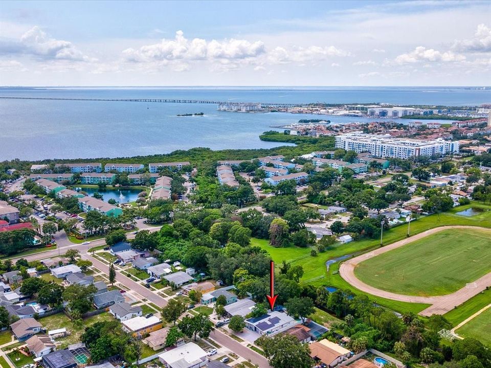 На продажу: $365,000 (2 спален, 1 ванн, 2158 Квадратных фут)