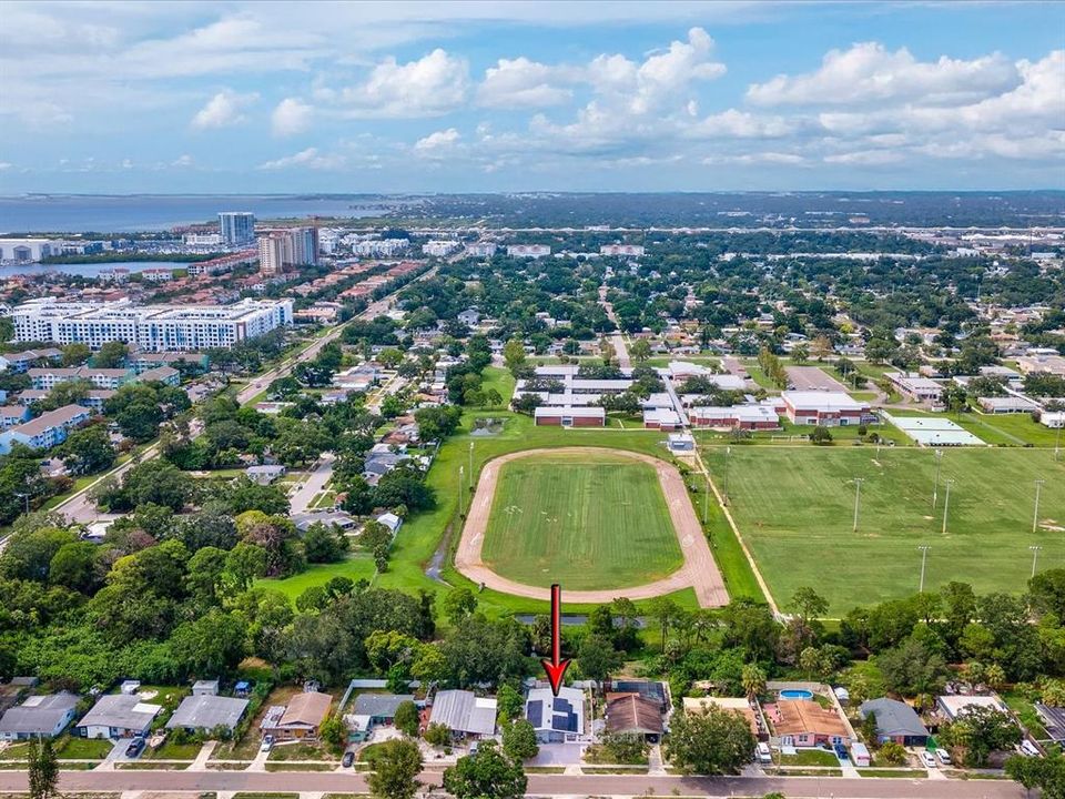 На продажу: $365,000 (2 спален, 1 ванн, 2158 Квадратных фут)