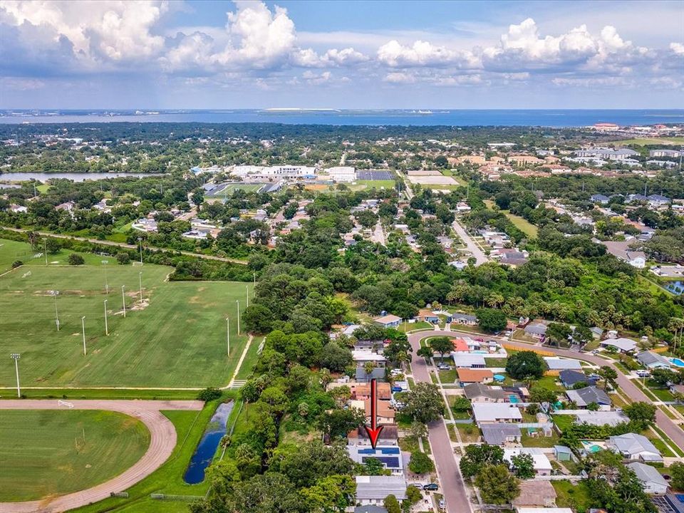 На продажу: $365,000 (2 спален, 1 ванн, 2158 Квадратных фут)