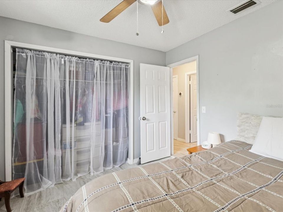 На продажу: $365,000 (2 спален, 1 ванн, 2158 Квадратных фут)