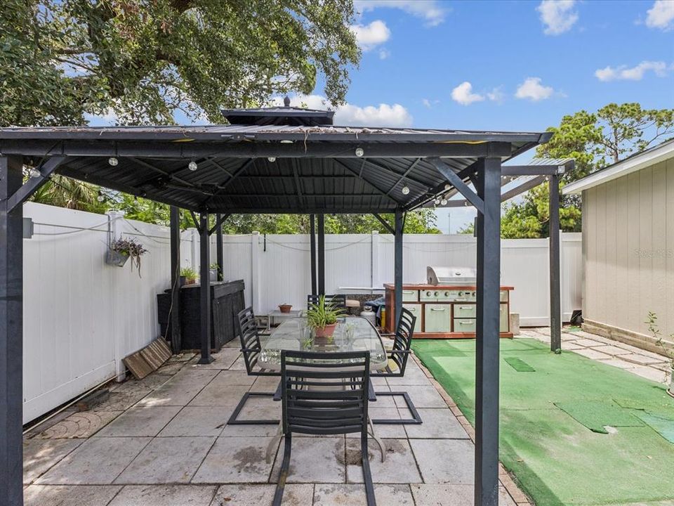 На продажу: $365,000 (2 спален, 1 ванн, 2158 Квадратных фут)