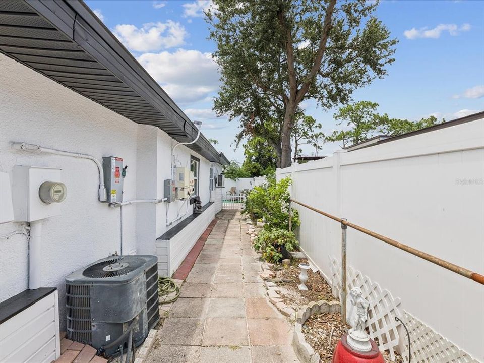 На продажу: $365,000 (2 спален, 1 ванн, 2158 Квадратных фут)