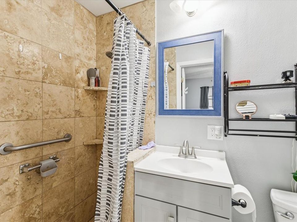 На продажу: $365,000 (2 спален, 1 ванн, 2158 Квадратных фут)