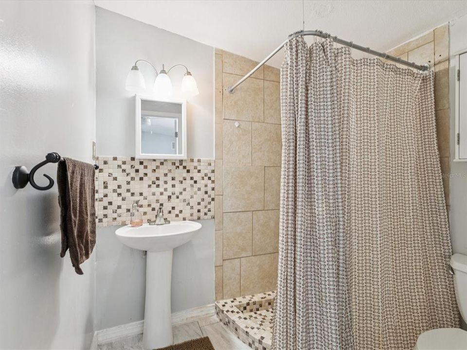 На продажу: $365,000 (2 спален, 1 ванн, 2158 Квадратных фут)