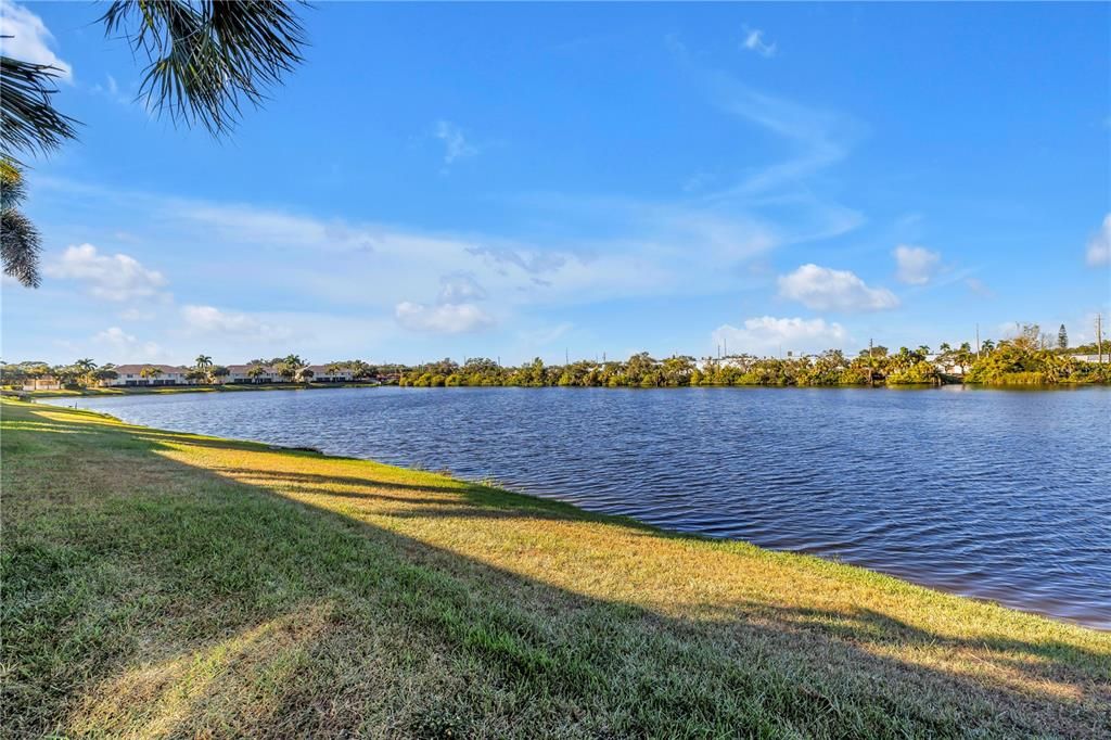 На продажу: $225,000 (3 спален, 2 ванн, 1200 Квадратных фут)