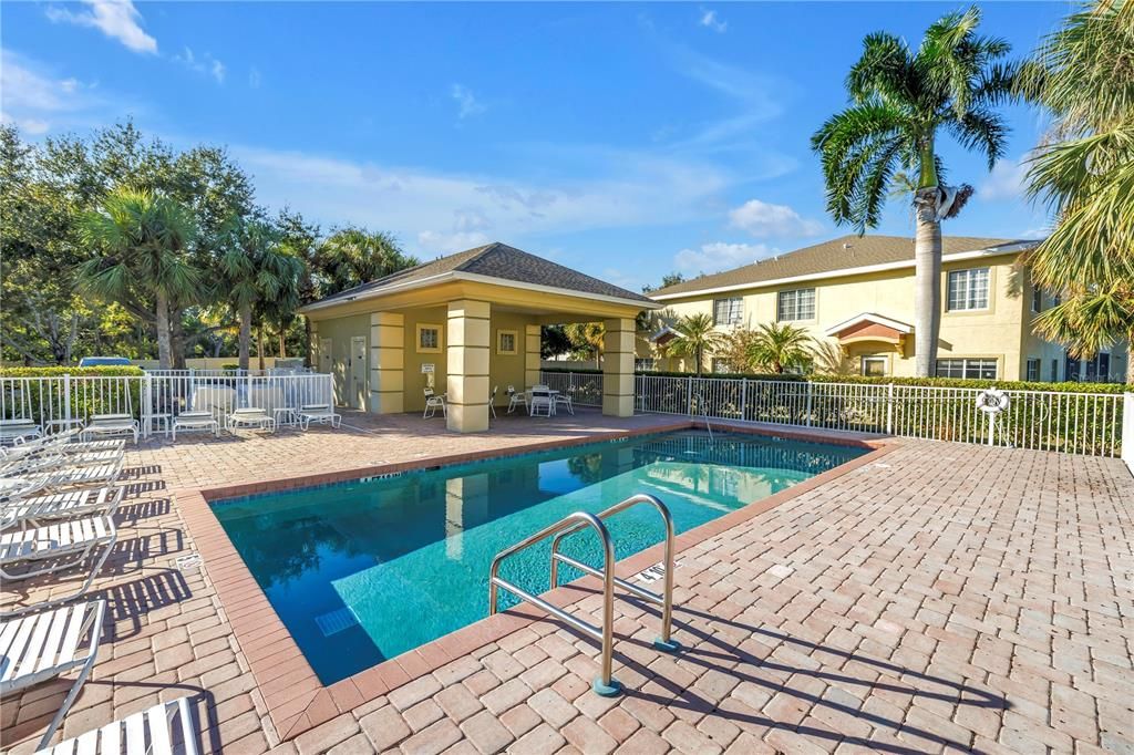 На продажу: $225,000 (3 спален, 2 ванн, 1200 Квадратных фут)