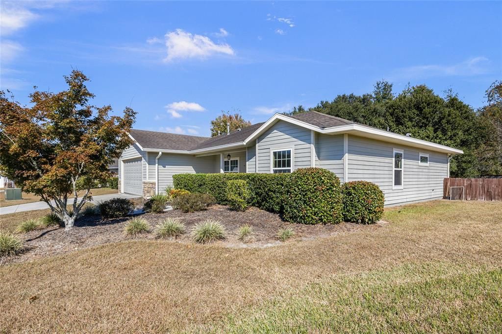 合同活跃: $365,000 (4 贝兹, 2 浴室, 1855 平方英尺)