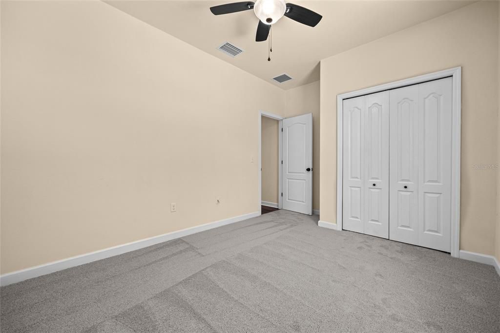 合同活跃: $365,000 (4 贝兹, 2 浴室, 1855 平方英尺)