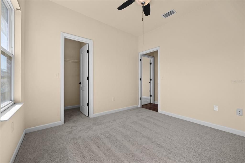 合同活跃: $365,000 (4 贝兹, 2 浴室, 1855 平方英尺)