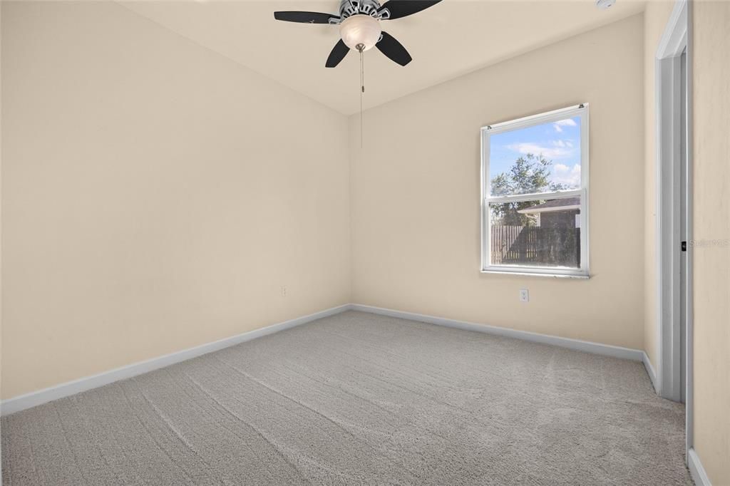 合同活跃: $365,000 (4 贝兹, 2 浴室, 1855 平方英尺)