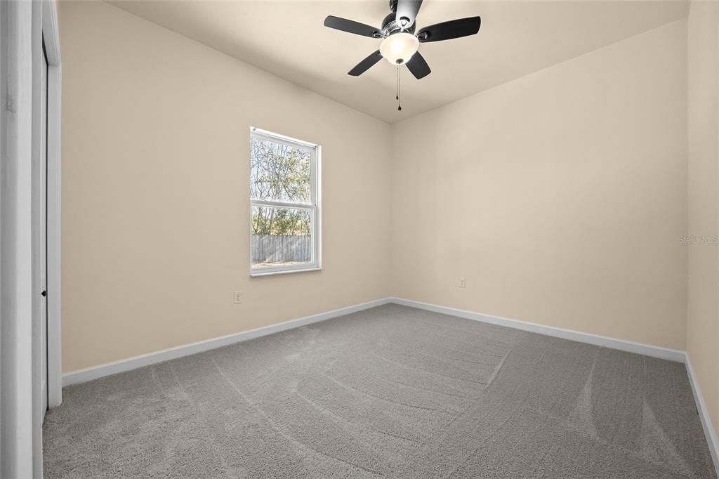 合同活跃: $365,000 (4 贝兹, 2 浴室, 1855 平方英尺)