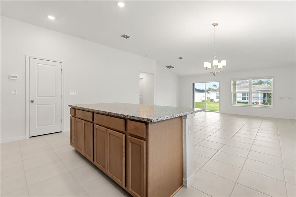 En Venta: $393,140 (4 camas, 2 baños, 2168 Pies cuadrados)