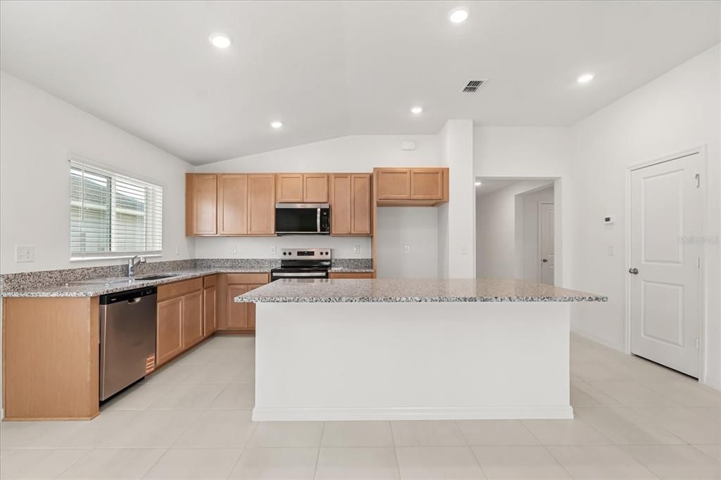 En Venta: $393,140 (4 camas, 2 baños, 2168 Pies cuadrados)