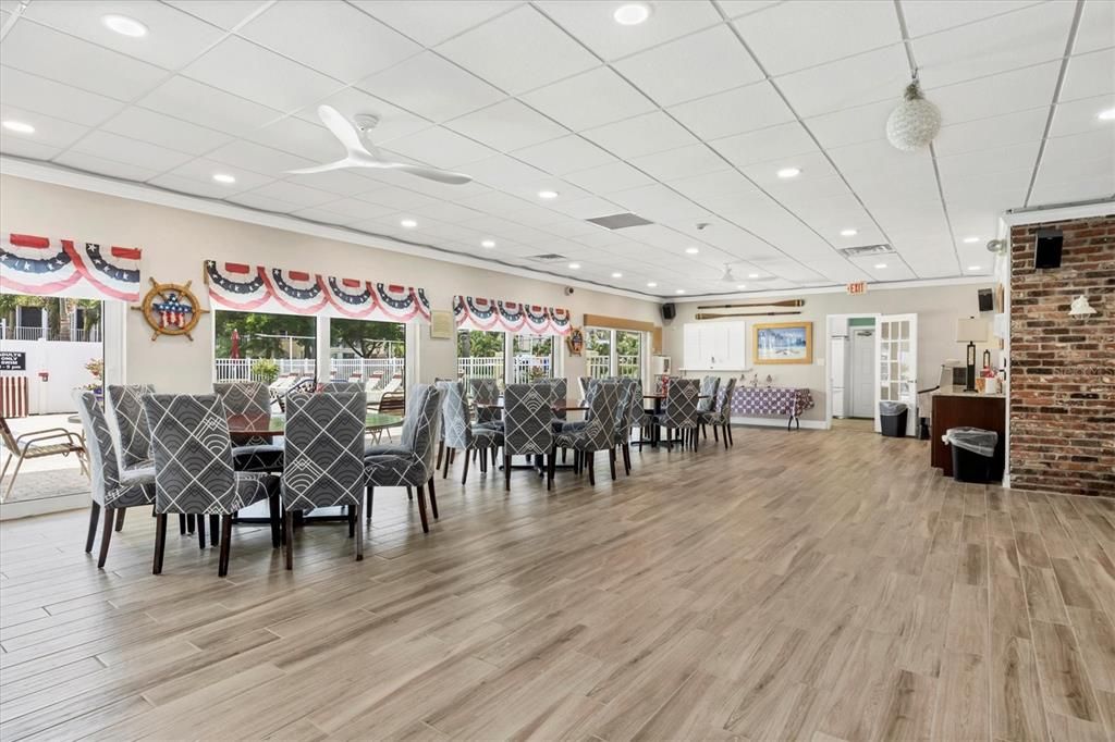 出租: $6,100 (2 贝兹, 2 浴室, 929 平方英尺)