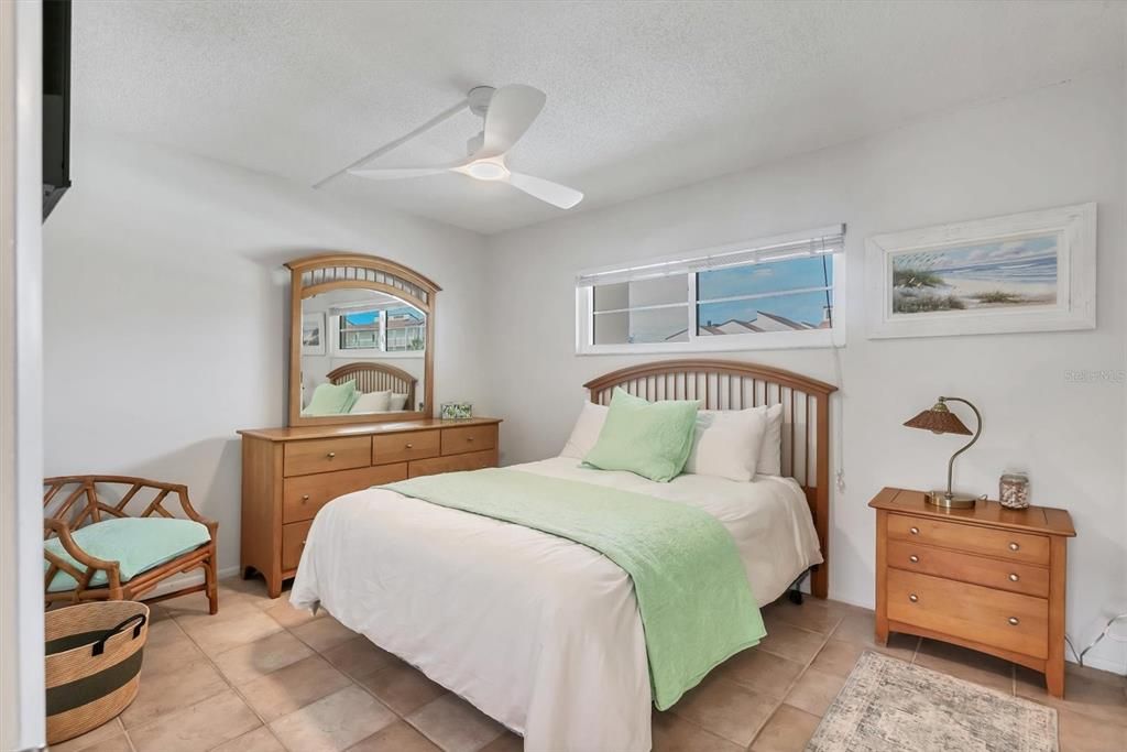 出租: $6,100 (2 贝兹, 2 浴室, 929 平方英尺)