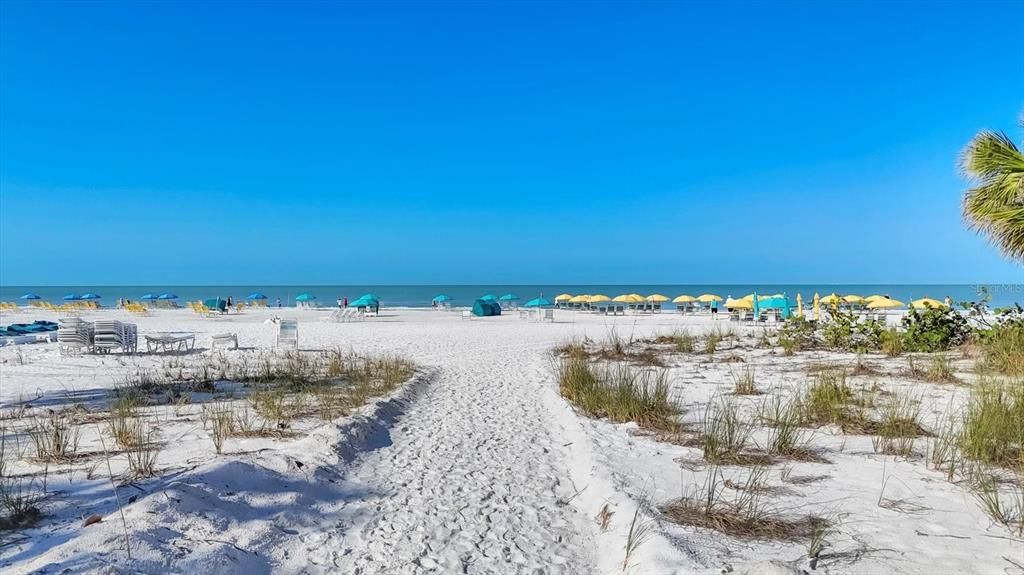 出租: $6,100 (2 贝兹, 2 浴室, 929 平方英尺)