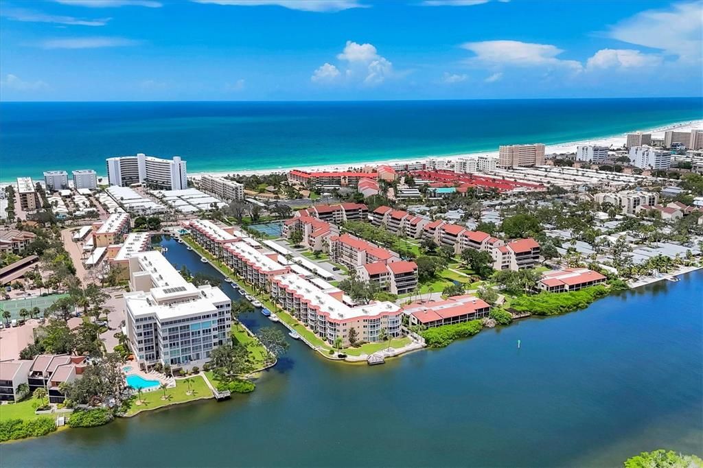 出租: $6,100 (2 贝兹, 2 浴室, 929 平方英尺)