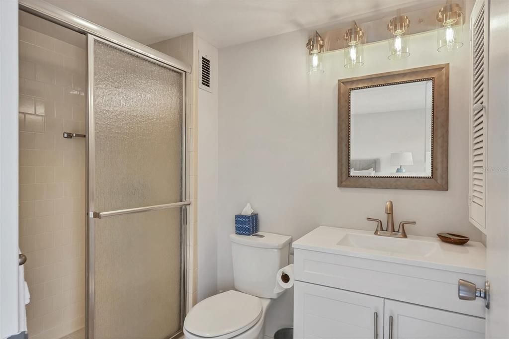 出租: $6,100 (2 贝兹, 2 浴室, 929 平方英尺)