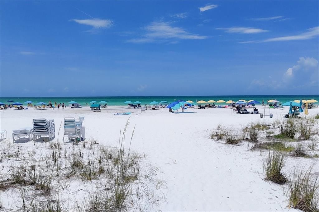 出租: $6,100 (2 贝兹, 2 浴室, 929 平方英尺)