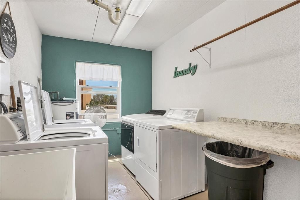 出租: $6,100 (2 贝兹, 2 浴室, 929 平方英尺)