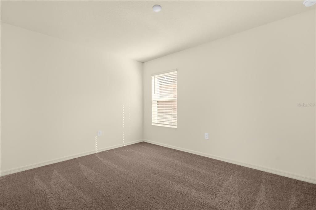 合同活跃: $345,380 (4 贝兹, 2 浴室, 1989 平方英尺)