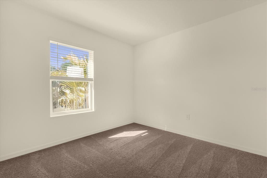 合同活跃: $345,380 (4 贝兹, 2 浴室, 1989 平方英尺)