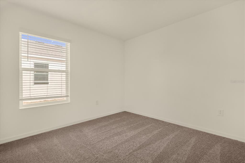 合同活跃: $345,380 (4 贝兹, 2 浴室, 1989 平方英尺)