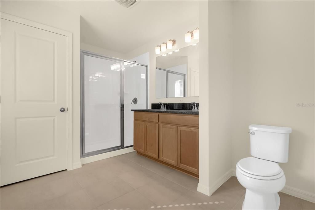 合同活跃: $345,380 (4 贝兹, 2 浴室, 1989 平方英尺)