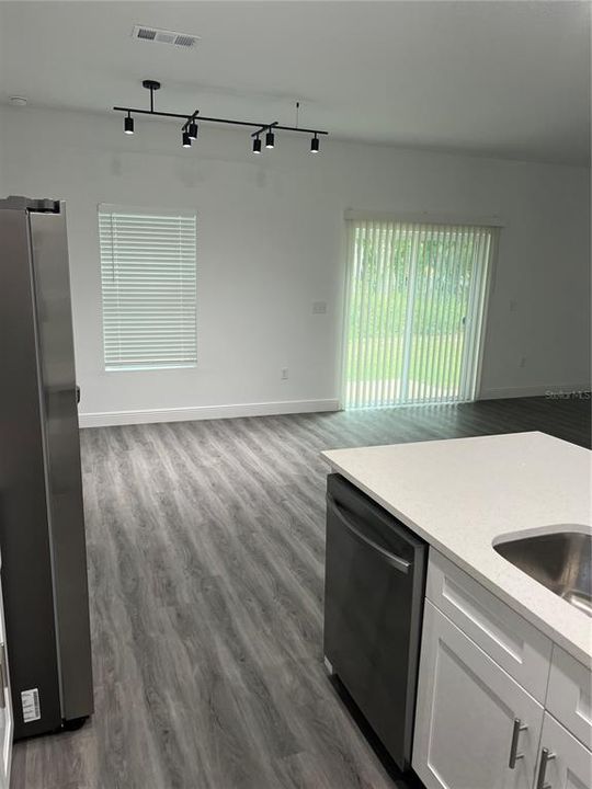 For Sale: $309,900 (4 beds, 2 baths, 1644 Square Feet)