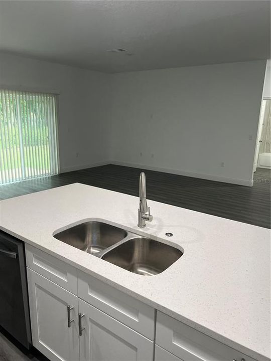 For Sale: $309,900 (4 beds, 2 baths, 1644 Square Feet)