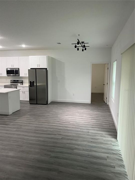 For Sale: $309,900 (4 beds, 2 baths, 1644 Square Feet)