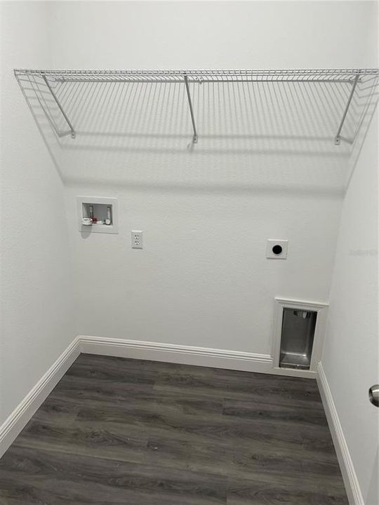 For Sale: $309,900 (4 beds, 2 baths, 1644 Square Feet)