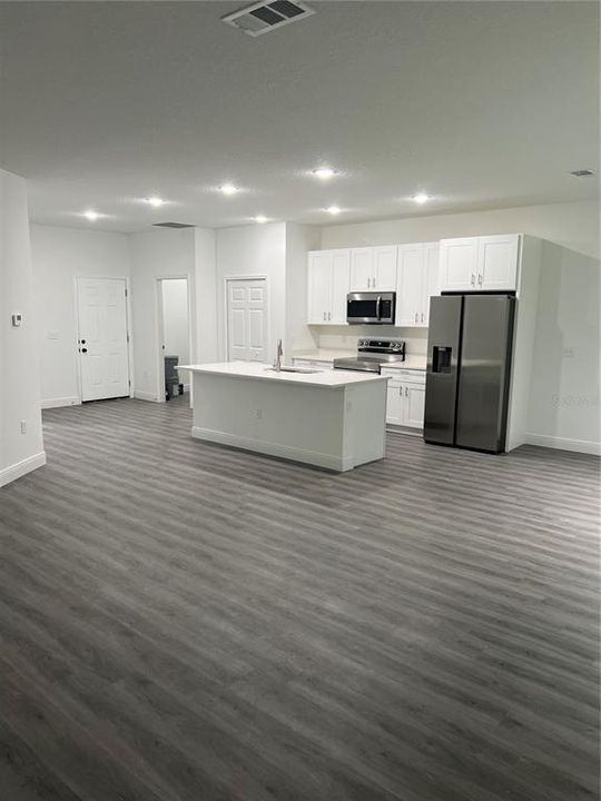 For Sale: $309,900 (4 beds, 2 baths, 1644 Square Feet)