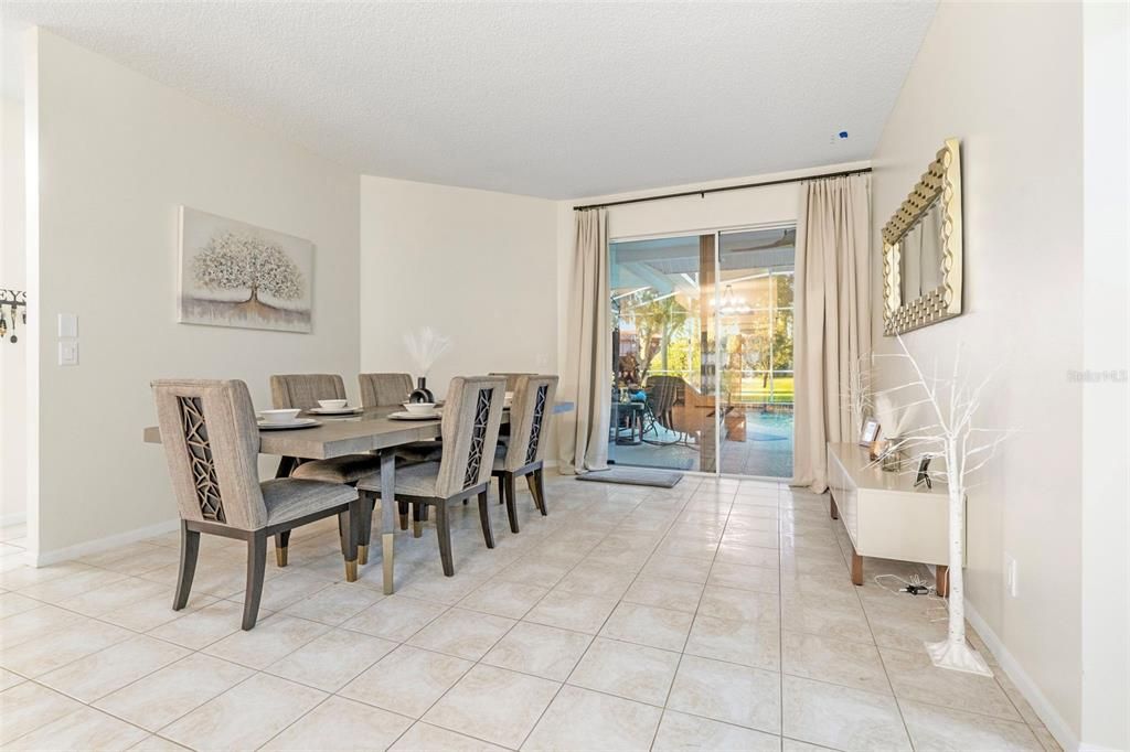 En Venta: $615,000 (4 camas, 2 baños, 2336 Pies cuadrados)