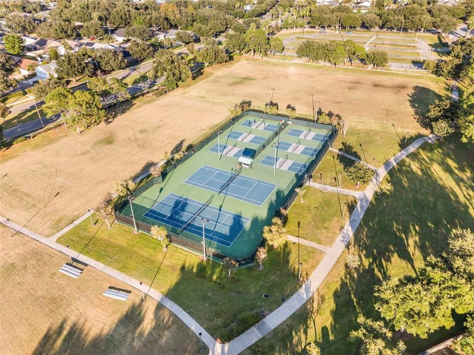 En Venta: $615,000 (4 camas, 2 baños, 2336 Pies cuadrados)