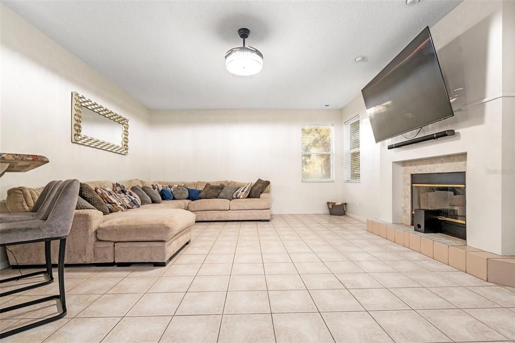 En Venta: $615,000 (4 camas, 2 baños, 2336 Pies cuadrados)